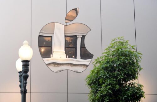 Logo da Apple em uma parede