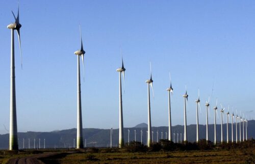 Cade anuncia aprovação da união da Auren (AURE3) com a AES Brasil