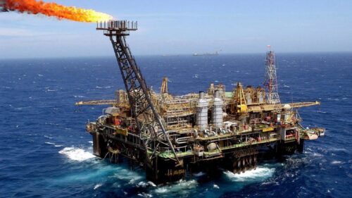 Opep+ se aproxima de acordo para adiar aumento da produção de petróleo