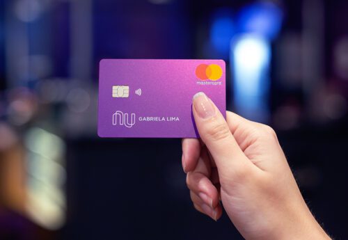 Executiva do Nubank compartilha evento da Brasil Paralelo e banco nega associação