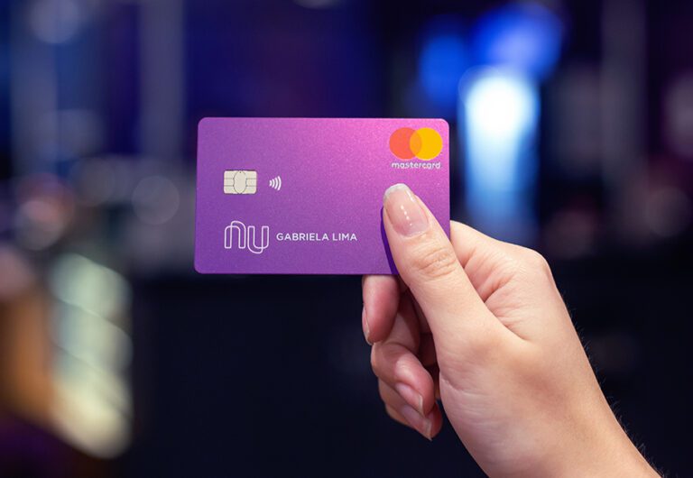 Executiva do Nubank compartilha evento da Brasil Paralelo e banco nega associação