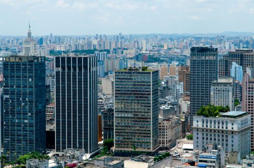 Fundos imobiliários HGLG11 e XPLG11 vão de rivais a sócios; entenda