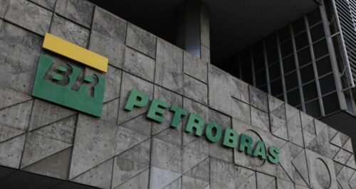 Parede com logo da Petrobras
