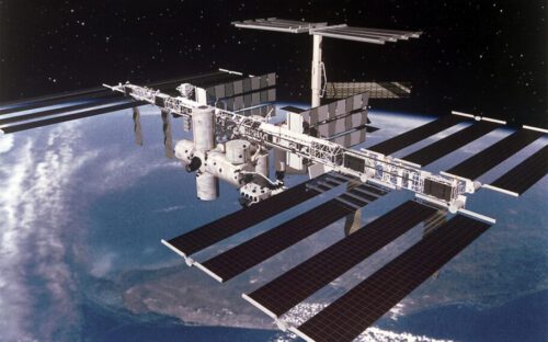 SpaceX ganha contrato de US$ 843 milhões para derrubar Estação Espacial Internacional