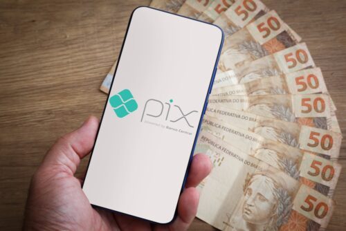 Uso do Pix cresce 75%, diz BC; pagamento com cartão sobe