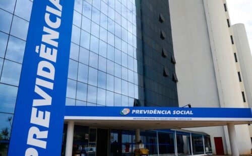 Servidores do INSS iniciam greve por tempo indeterminado em busca de valorização e melhores condições de trabalho