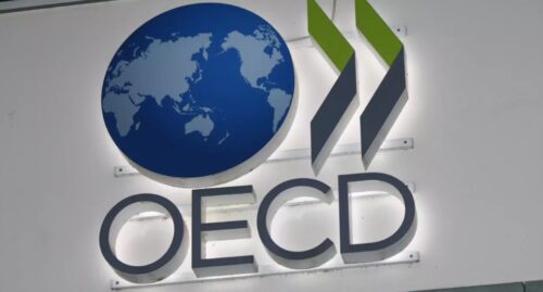 Taxa de desemprego na OCDE permanece estável em 4,9% em maio, próxima da mínima histórica