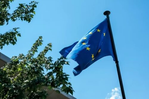Bolsas europeias fecham em alta com expectativa sobre a ata do Fed