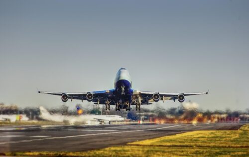 Apagão global afeta setor aéreo: ANAC monitora situação e fo