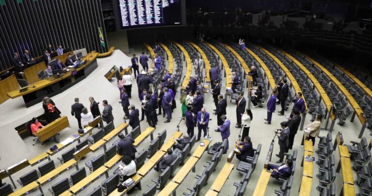Reforma Tributária: Câmara dos Deputados aprova texto; Veja quem votou