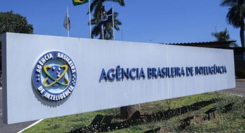 Investigação revela operações ilegais da Abin e avanços na reforma tributária