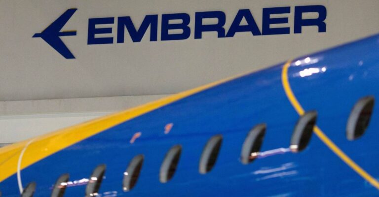 Embraer (EMBR3) vende quatro aeronaves A-29 Super Tucano para novo cliente na África