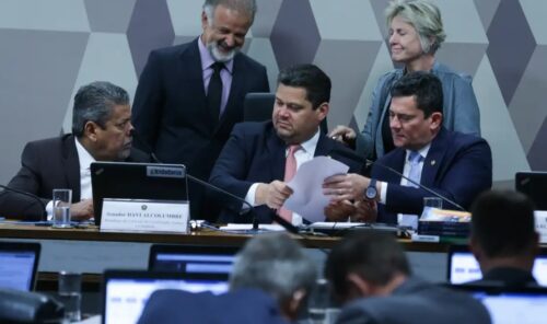 Adiamento da votação da PEC da autonomia do Banco Central divide opiniões no Senado