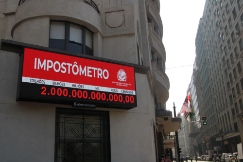 Brasileiros já pagaram R$ 2 trilhões em impostos em 2024, diz ACSP