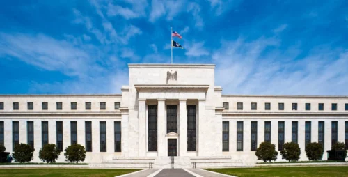 Fed mantém juros dos EUA entre 5,25% e 5,50% ao ano pela oitava vez