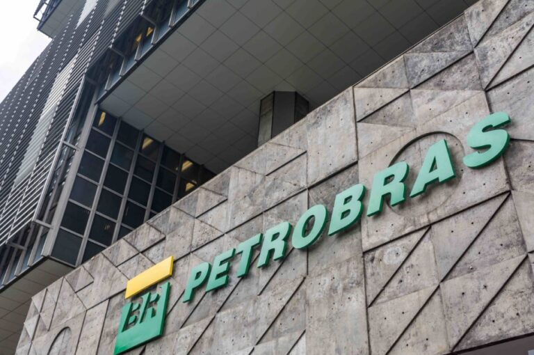 Petrobras conclui recompra de ações e aumenta participação dos acionistas