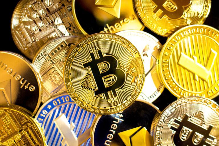 Brasileiros gastaram mais com criptomoedas do que com turismo no exterior; entenda