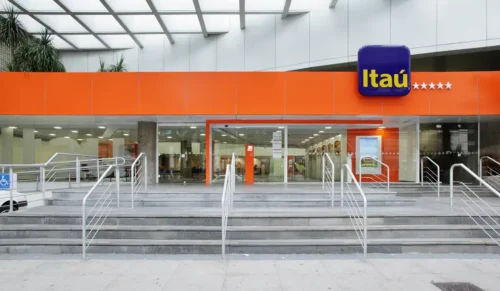 Itaú (ITUB4) reporta lucro de R$ 10,1 bilhões no 2T24