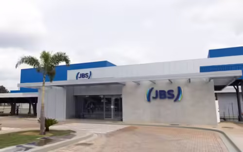 JBS (JBSS3) aprova R$ 4,4 bilhões em dividendos intermediários