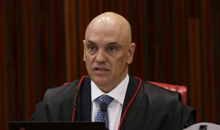 STF recebe 56 pedidos para afastar Moraes da relatoria do caso 8/1