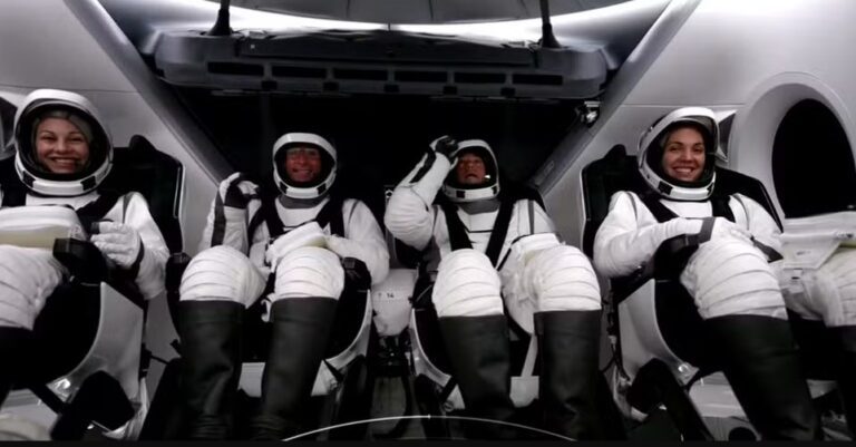 SpaceX lança missão espacial histórica com tripulação particular
