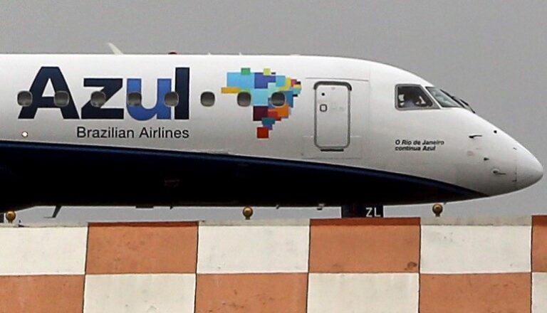 Fitch rebaixa nota de crédito da Azul (AZUL4): o que significa para a companhia?