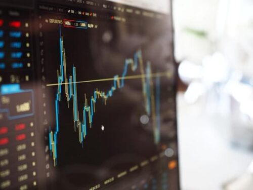 IBOV fecha em alta puxada pelas da ações de Vale (VALE3)