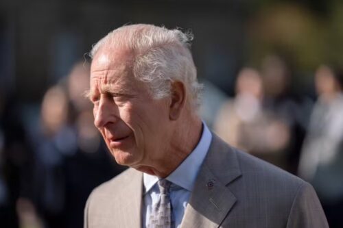 Rei Charles enfrenta protesto indígena durante visita à Austrália