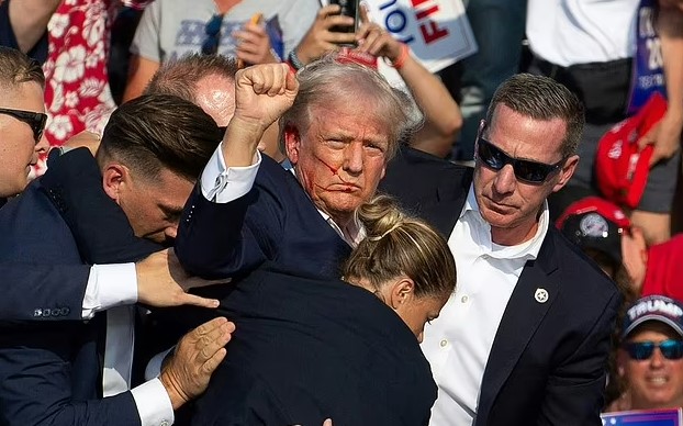 Donald Trump retorna ao local de atentado com apoio de Elon Musk em comício na Pensilvânia