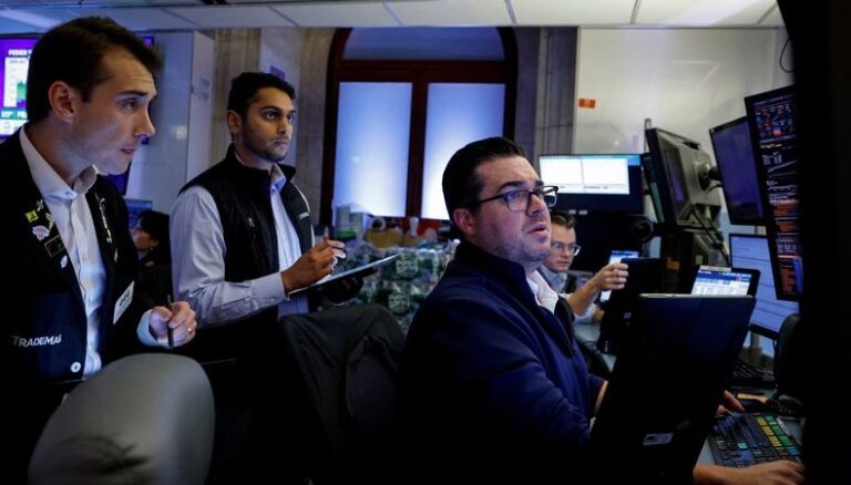 Wall Street fecha em alta com impulso de small caps e setor financeiro