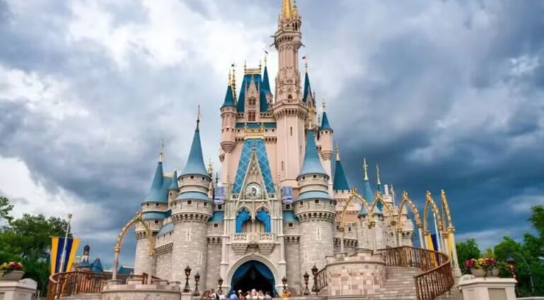 Furacão Milton: Disney World fecha parques em Orlando e estima perdas milionárias