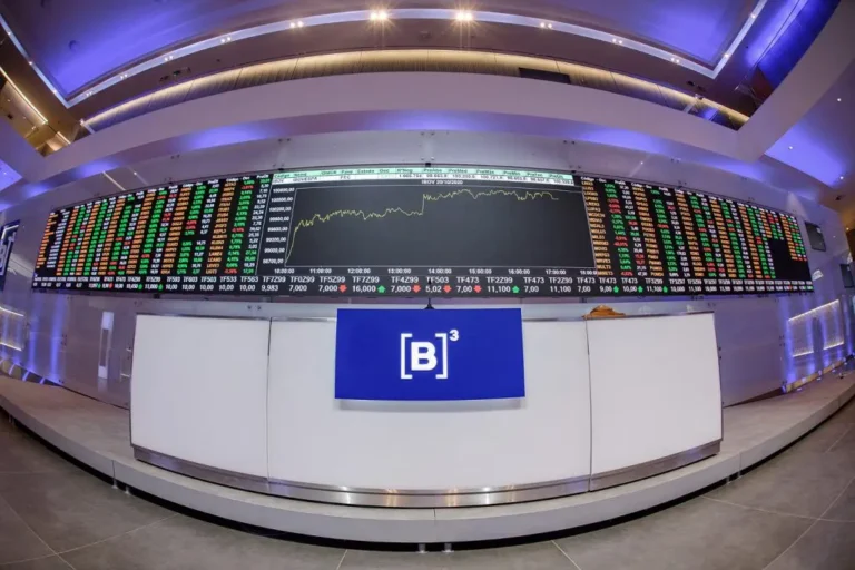B3 aprova emissão de R$ 1,7 bi em debêntures e revisa projeção de alavancagem