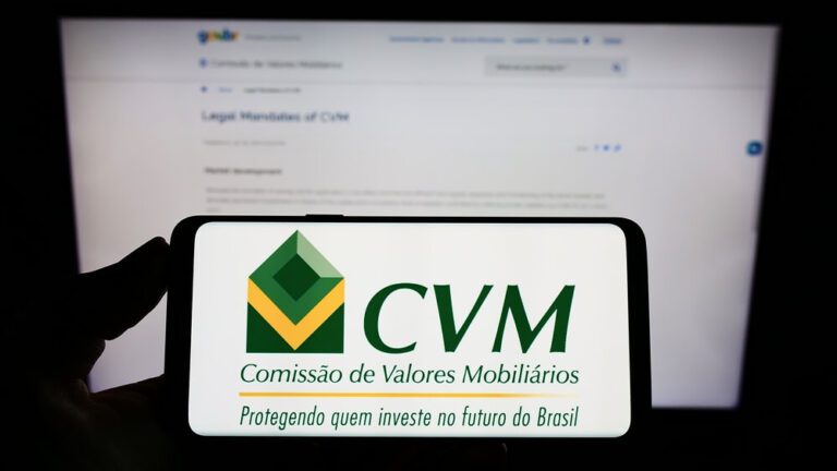 CVM multa gestora em R$ 500 milhões por fraude em FIDCs; saiba mais