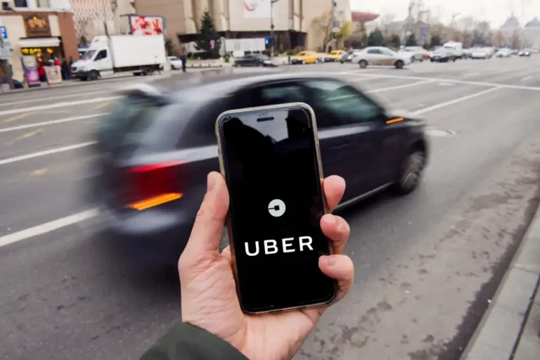 Viagens na Uber diminuem no trimestre e ações da companhia despencam