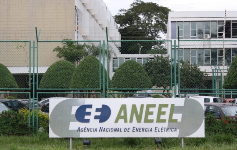 Aneel retoma discussão sobre bônus de R$1,3 bi para aliviar contas de luz em dezembro