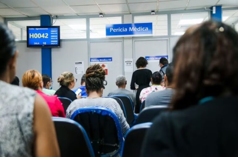 Fila de espera por benefício do INSS volta a subir em setembro; entenda os motivos