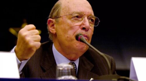 Ex-primeiro-ministro grego Kostas Simitis morre aos 88 anos