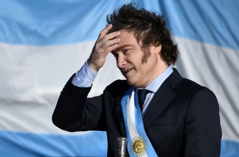 Milei anuncia fim do controle cambial na Argentina até 2026