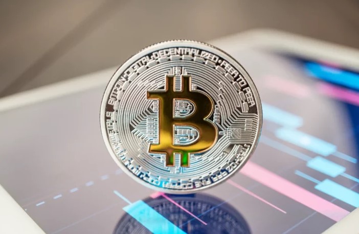 Bitcoin perde força e despenca para menos de US$ 90 mil