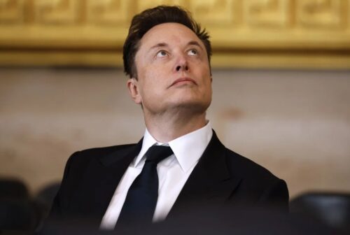 Elon MusksSubmete à votação no X a reintegração de funcionário racista do DOGE