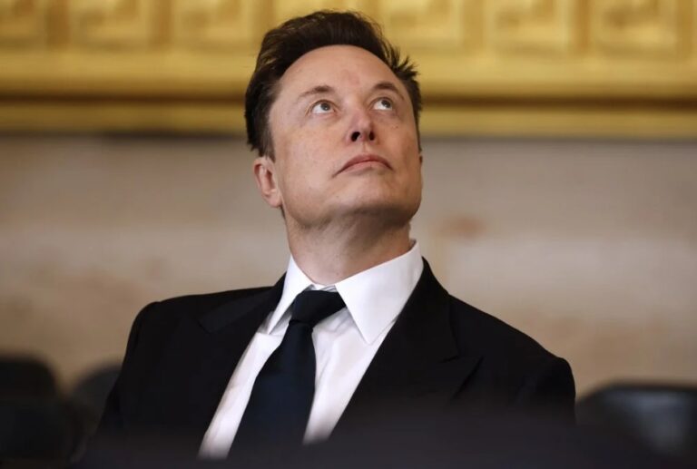 Elon MusksSubmete à votação no X a reintegração de funcionário racista do DOGE