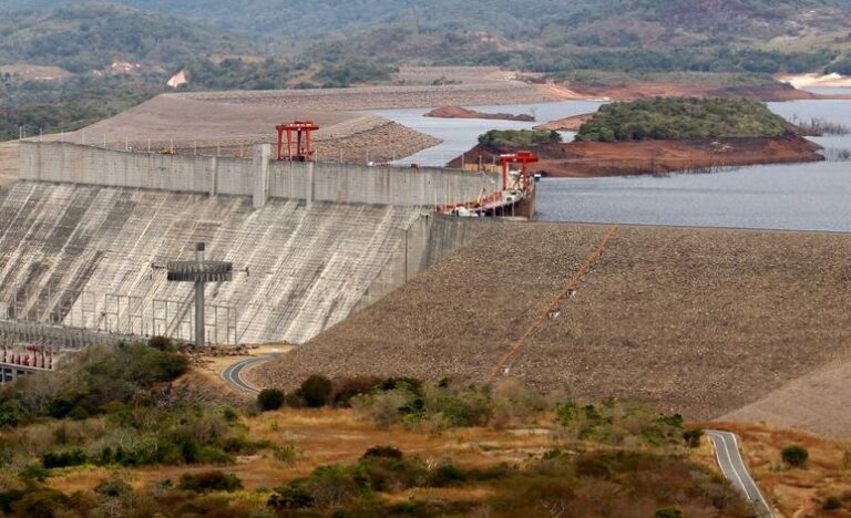 Brasil retoma importação de energia da Venezuela para Roraima após seis anos