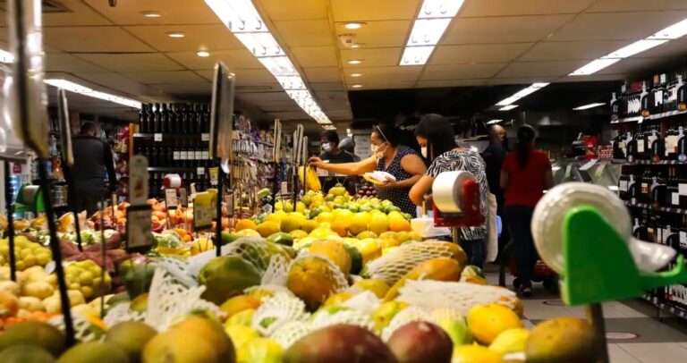 IPCA-15 de fevereiro sobe 1,23% e fica abaixo da expectativa do mercado