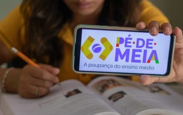 Governo busca solução para liberar pagamento do programa Pé-de-Meia após bloqueio do TCU