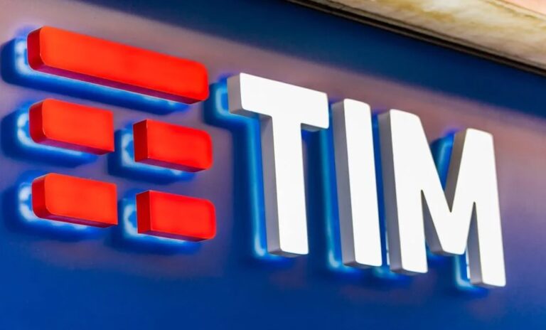 TIM (TIMS3): ações sobem após lucro bilionário e projeções de dividendos para 2025