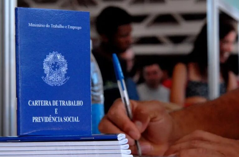 Mercado de trabalho brasileiro continua aquecido, mesmo com taxa de juros alta, afirmam especialistas