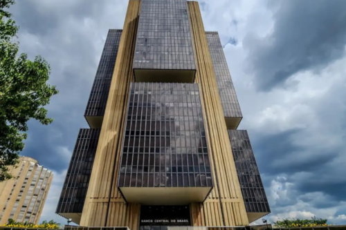 Investimento de brasileiros no exterior apresenta saldo negativo em janeiro de 2025