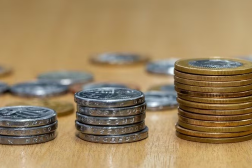 Taxa dos DIs dispara após Copom e mercado já prevê alta de 75 pontos-base na Selic