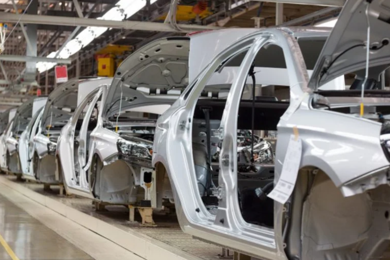 PMI Industrial dos EUA avança para 52,7 em fevereiro