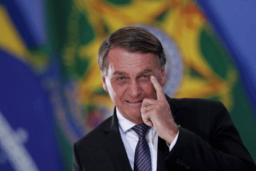 Bolsonaro é notificado para pagar multa de R$ 4,5 mil por reunião com embaixadores